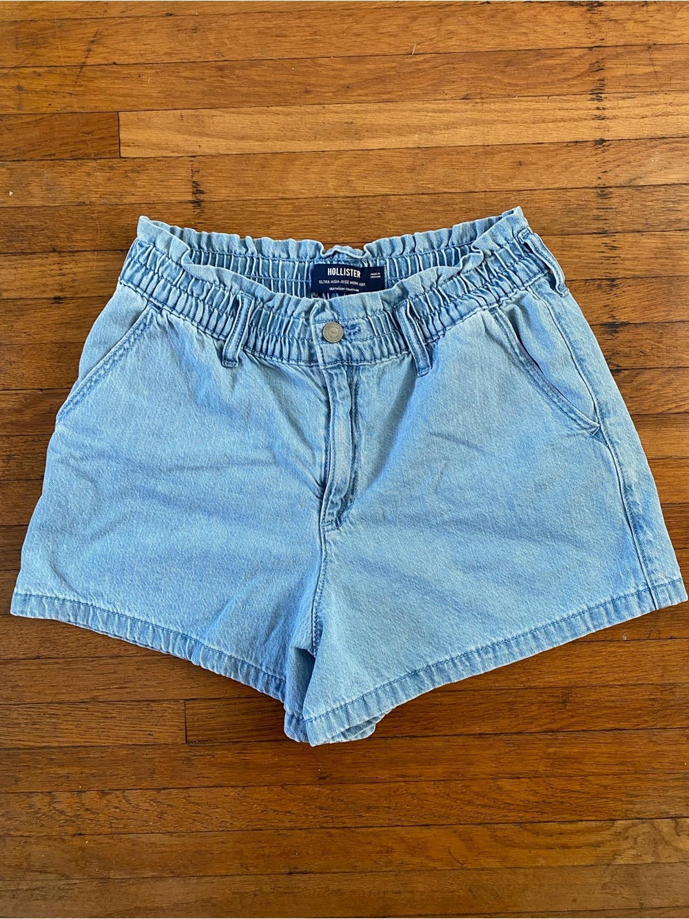 Hollister Ultra High Rise Mom Short Denim Elastic Waist